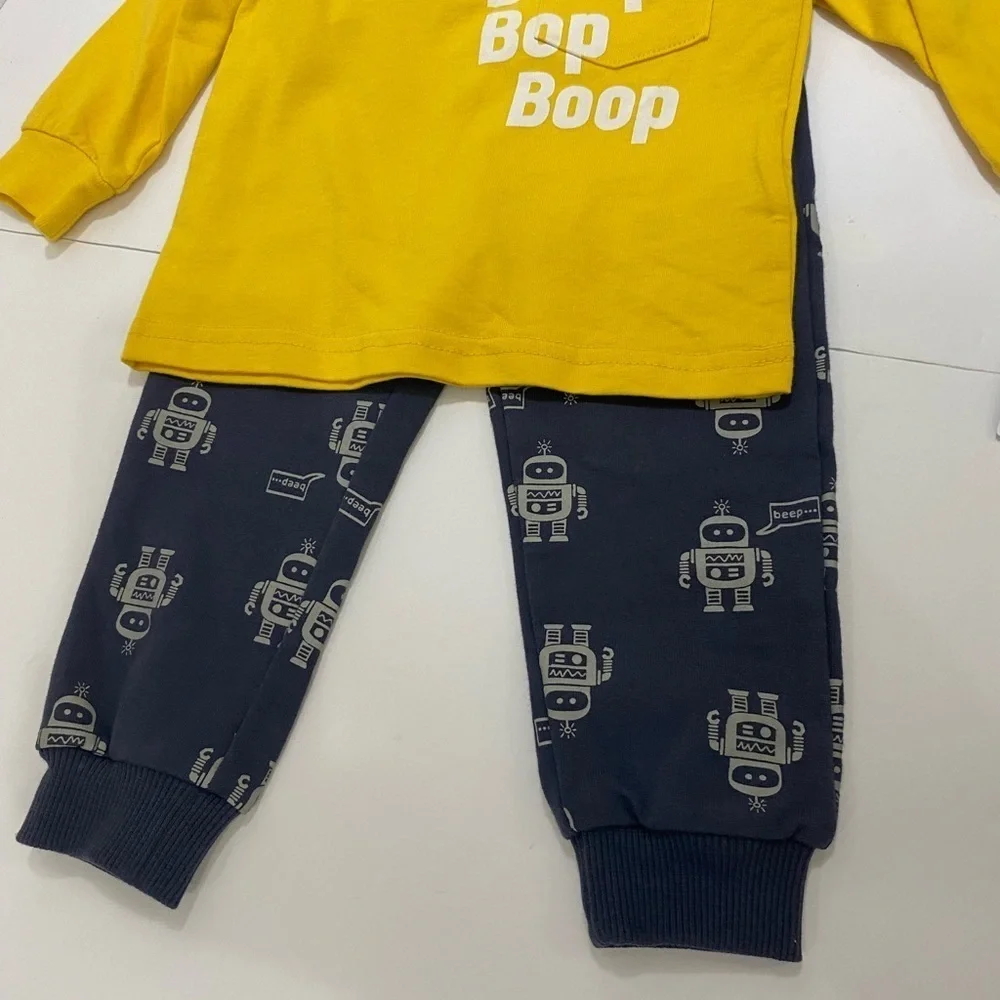 🆕NWT CARTERS kids pajamas size 12M🆕